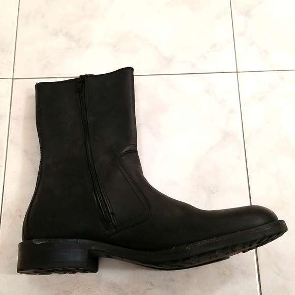 Men's Banana Republic Boots - Picture 5 of 9